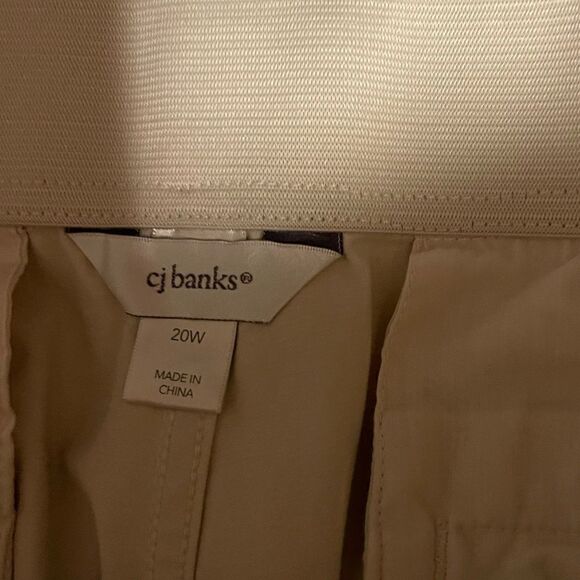 CJ Banks Classic Fit Khaki Short | SZ 20W - Picture 5 of 11